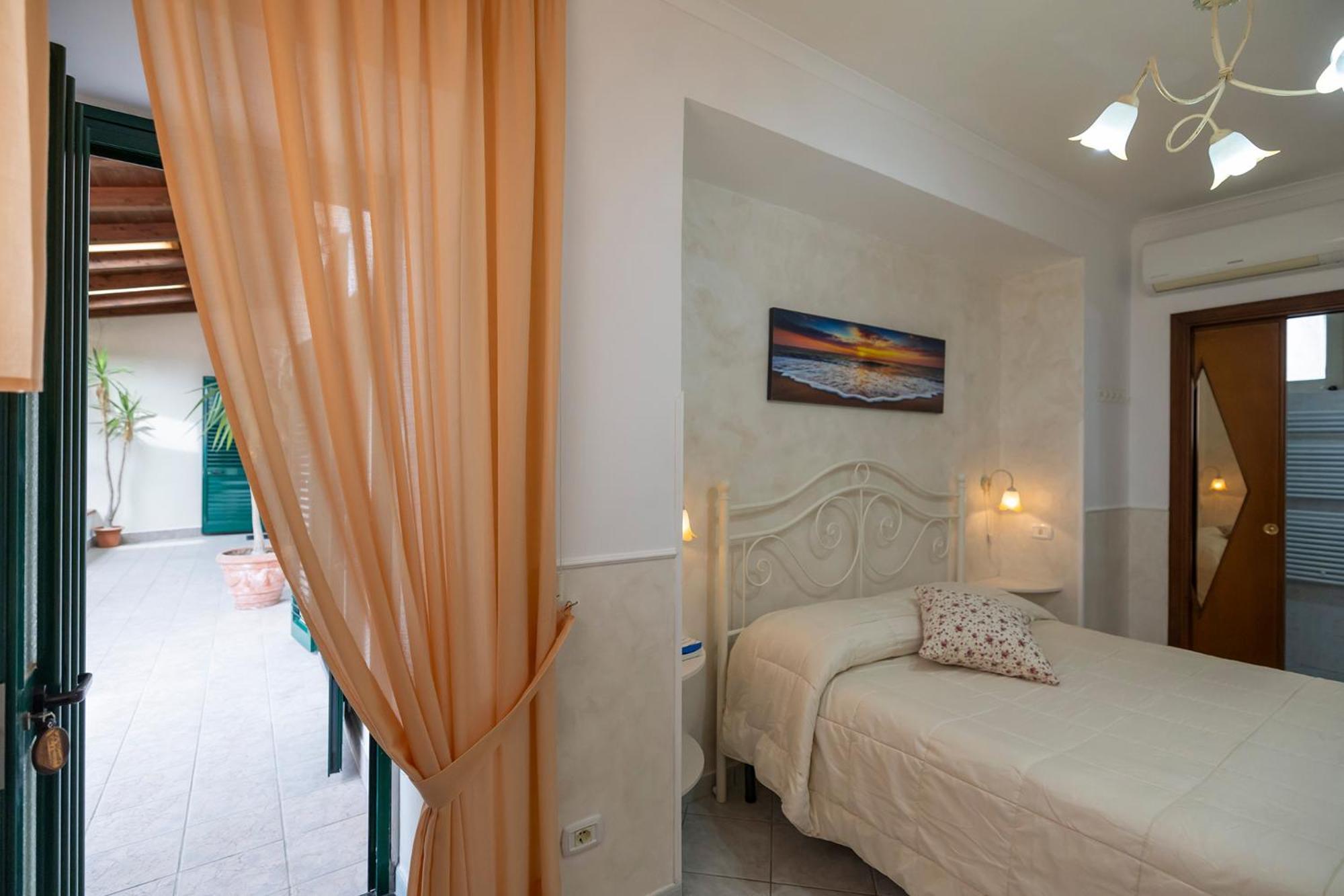 Le Marelle Hotel Furore Cameră foto